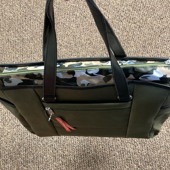 Samantha Brown Travel Tote Camo Trim NWOT Lots of Pockets RFID protected pocket - Picture 9 of 12